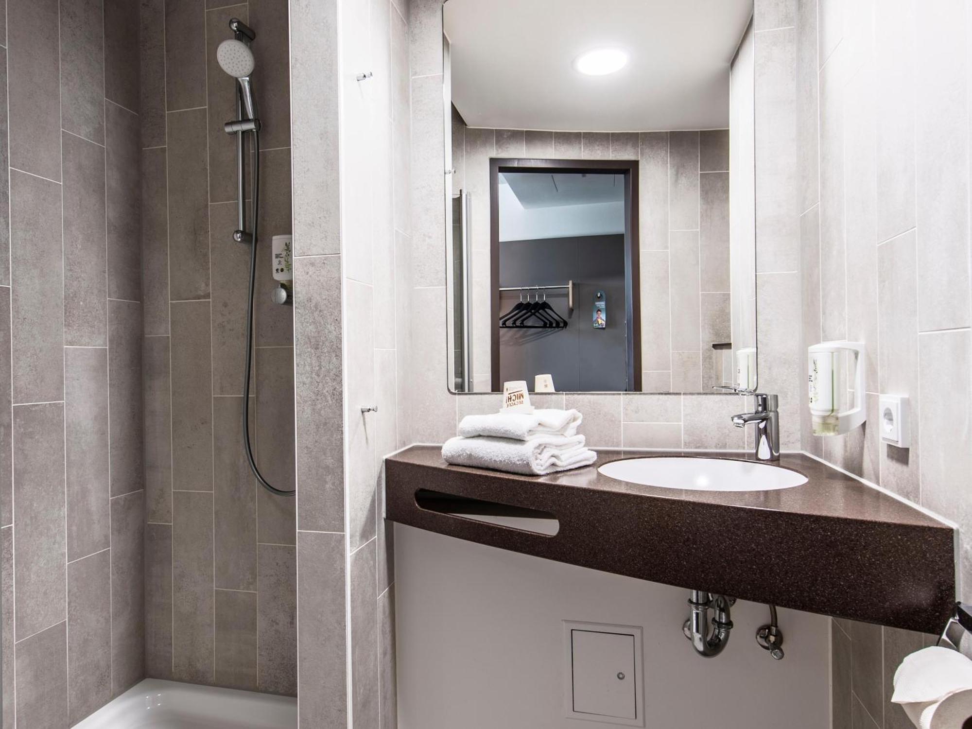 B&B Hotel Augsburg-Nord Dış mekan fotoğraf